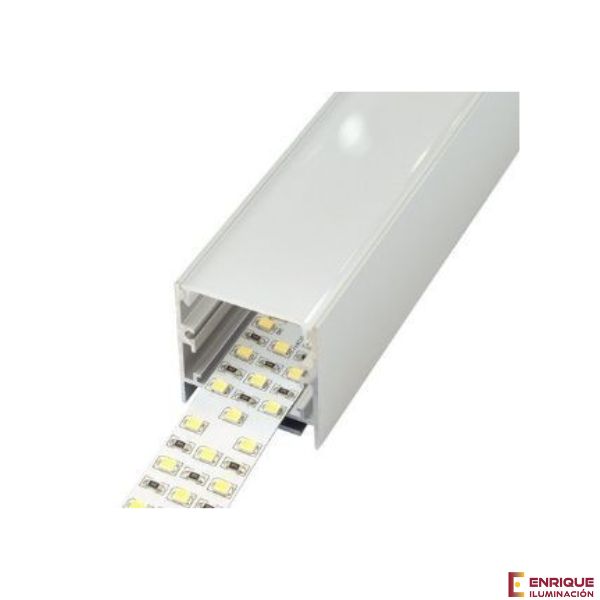 Perfil LED de superficie con opción colgante de 35 mm x 35 mm Iludec
