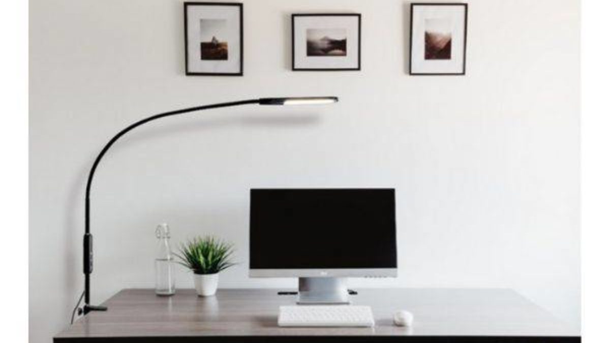 Flexo con Pinza CALA NEGRO, totalmente articulada y flexible, luz neutra  4000ºk, se puede fijar en mesas, tableros y estanterías